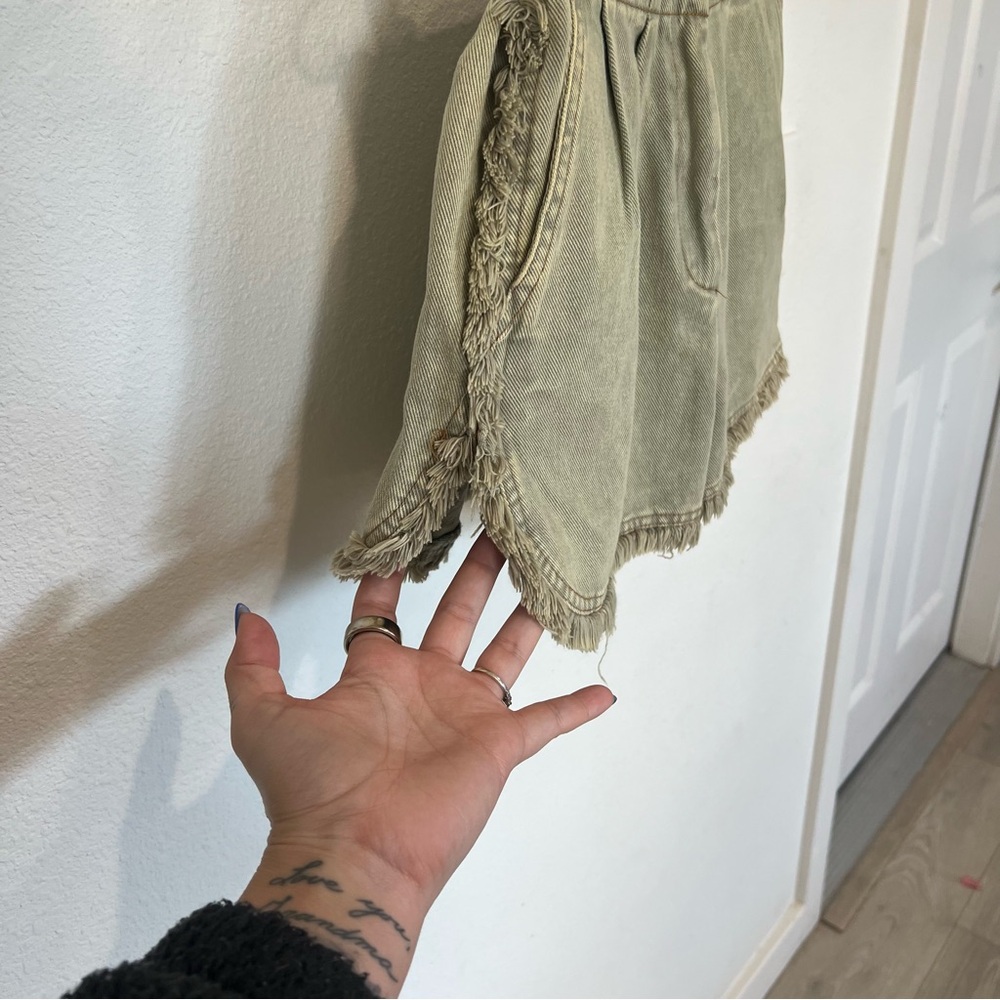 FATE • NWT distressed shorts - Picture 4 of 7
